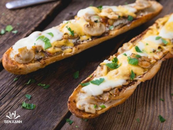 Baguette Với Gà Sốt Nấm