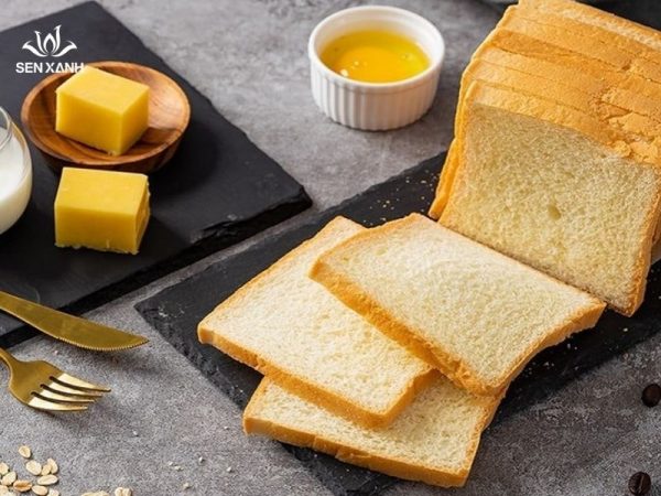Bánh mì ăn kèm bơ pháp