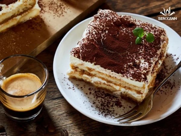 Bánh Tiramisu Phủ Chocolate