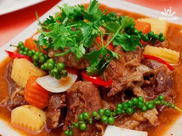 Bò hầm tiêu bánh mì