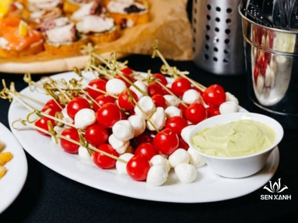 Cà Chua Bi Xiên Cùng Mozzarella