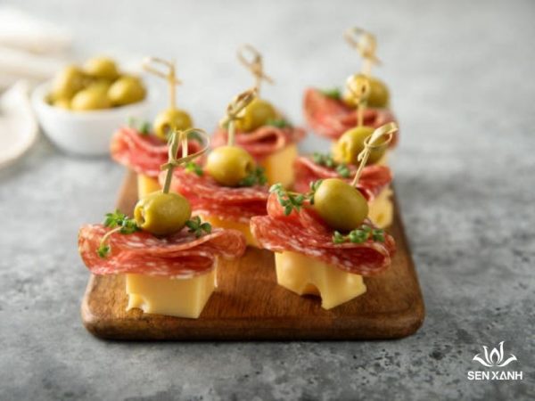 Canape Phô Mai Với Salami
