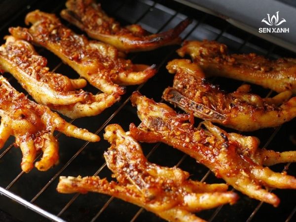 Chân gà nướng sa tế