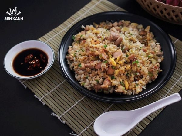 Cơm chiên cá mặn