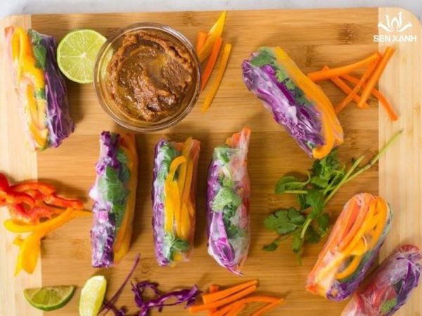 Gỏi Cuốn Rau Với Sốt Đặc Biệt