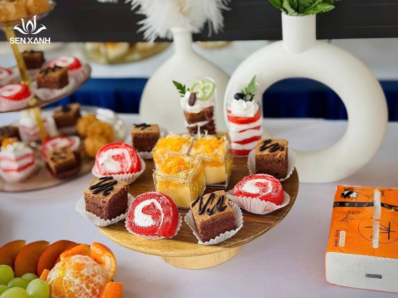 B&aacute;nh ngọt được chuẩn bị cho bữa tiệc Teabreak