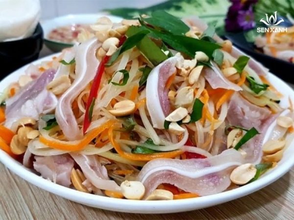Nộm ngó sen tai heo