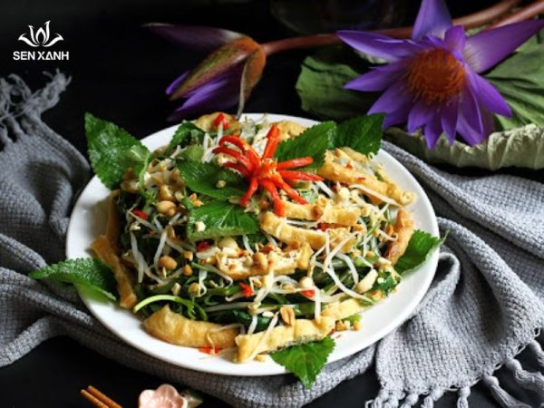 Nộm rau muống thịt gà