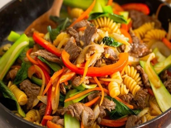 Nui rau củ sốt bò