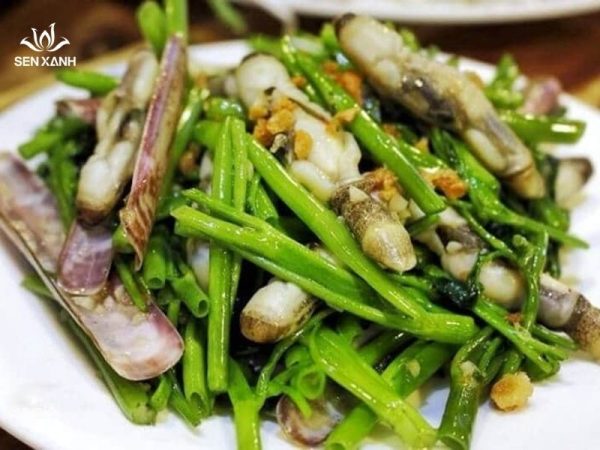 Ốc móng tay xào rau muống