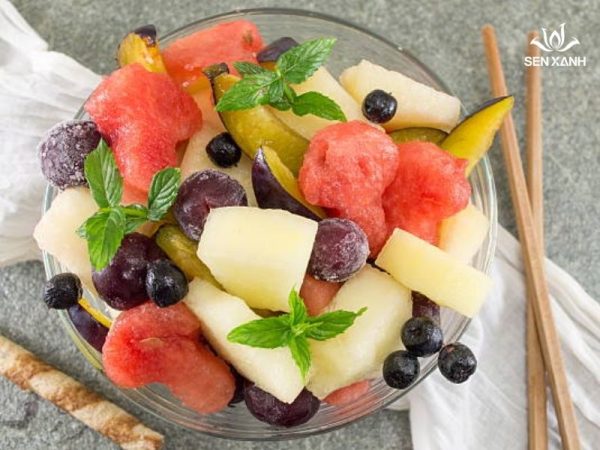 Salad Hoa Quả Với Oliu Đen