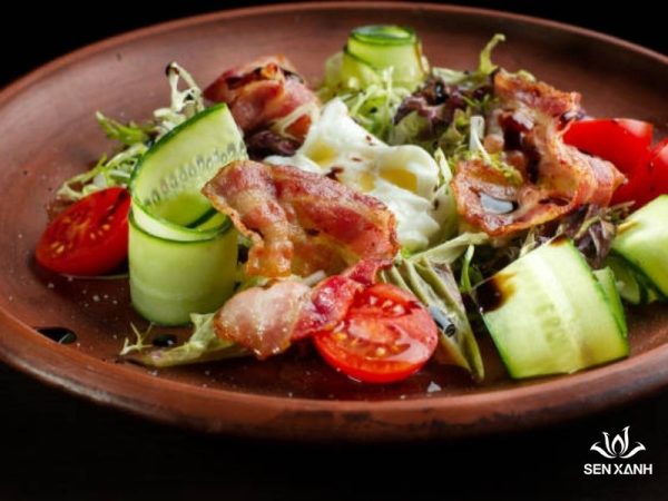 Salad Hy Lạp Với Smoked Bacon