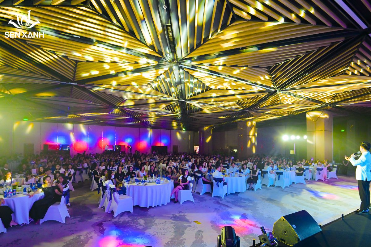 Không gian phòng hội nghị lớn phù hợp để tổ chức tiệc buffet