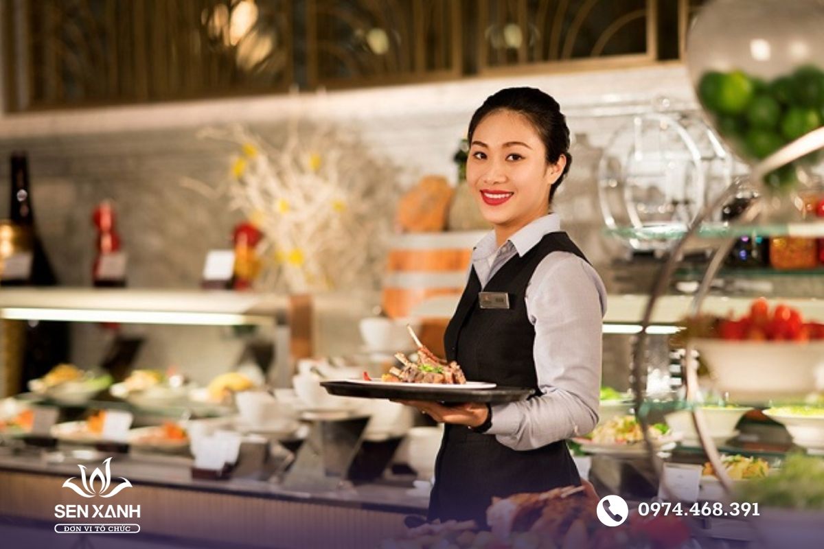 Nh&acirc;n vi&ecirc;n phục vụ tận t&igrave;nh