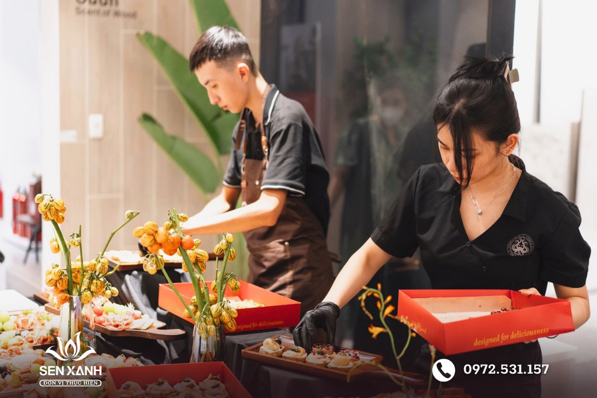 Đội ngũ phục vụ tiệc chuyên nghiệp Đội ngũ phục vụ tiệc chuyên nghiệp