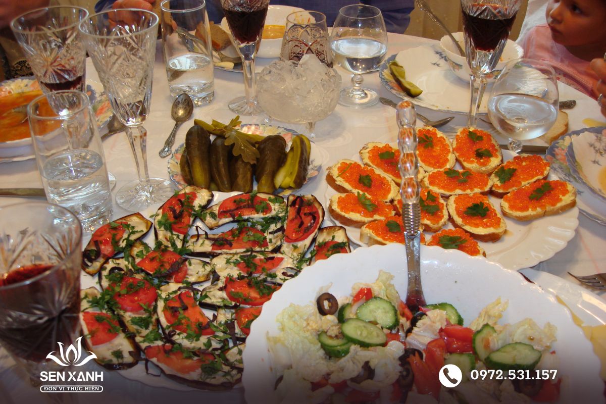 Thực đơn kết hợp với đồ uống cocktail