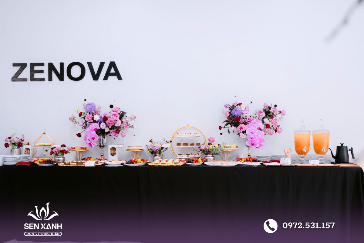 Tiệc tr&agrave; s&aacute;ng trang tr&iacute; nhẹ nh&agrave;ng với hoa tươi