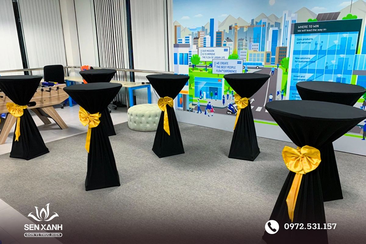 B&agrave;n Bar/Cocktail trong lễ khai trương