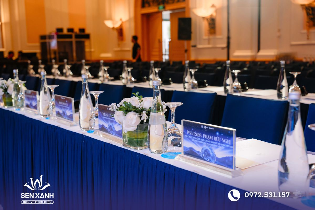 B&agrave;n đại biểu sử dụng cho kh&aacute;ch VIP