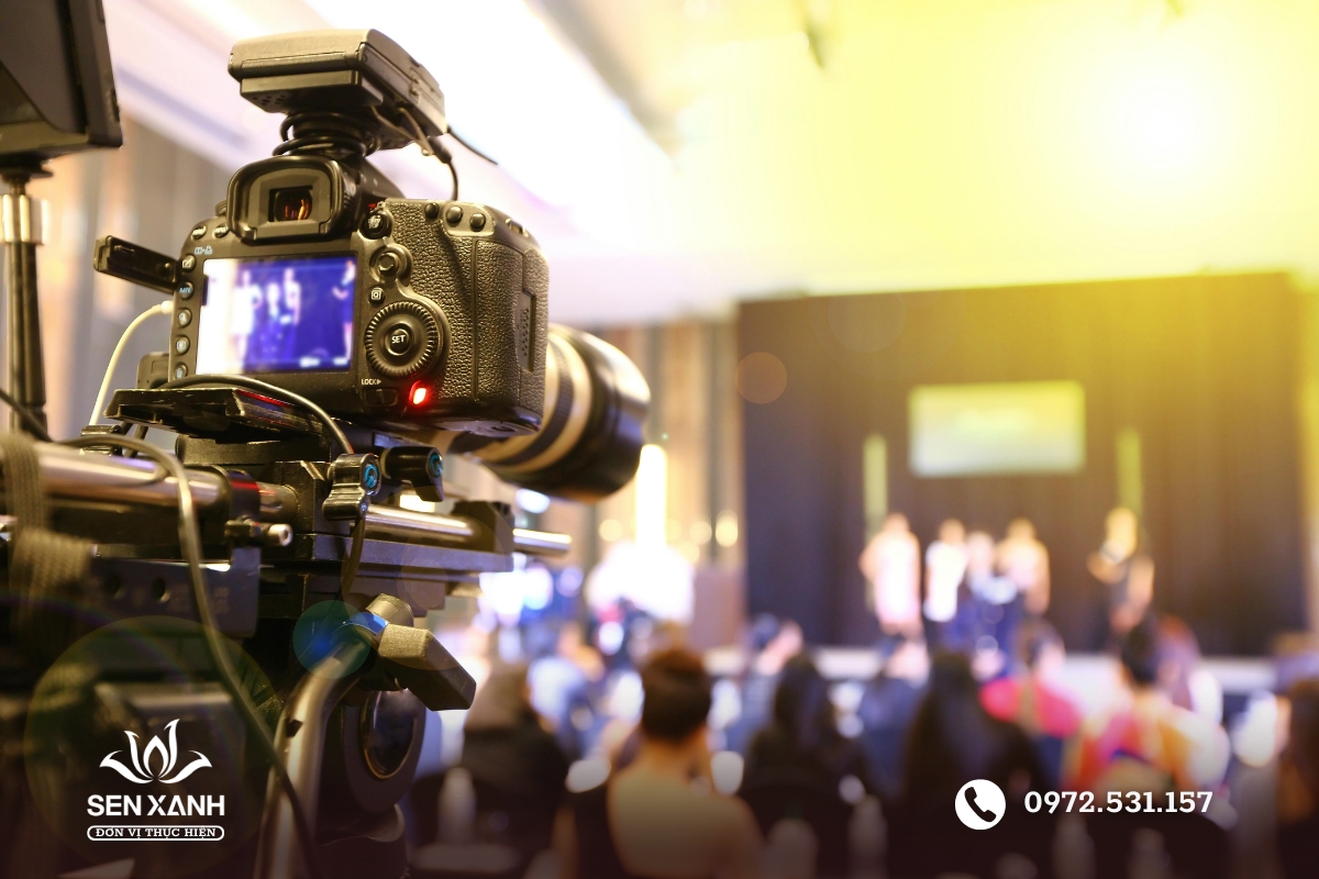 Chuẩn bị đầy đủ &acirc;m thanh &aacute;nh s&aacute;ng cho buổi tiệc