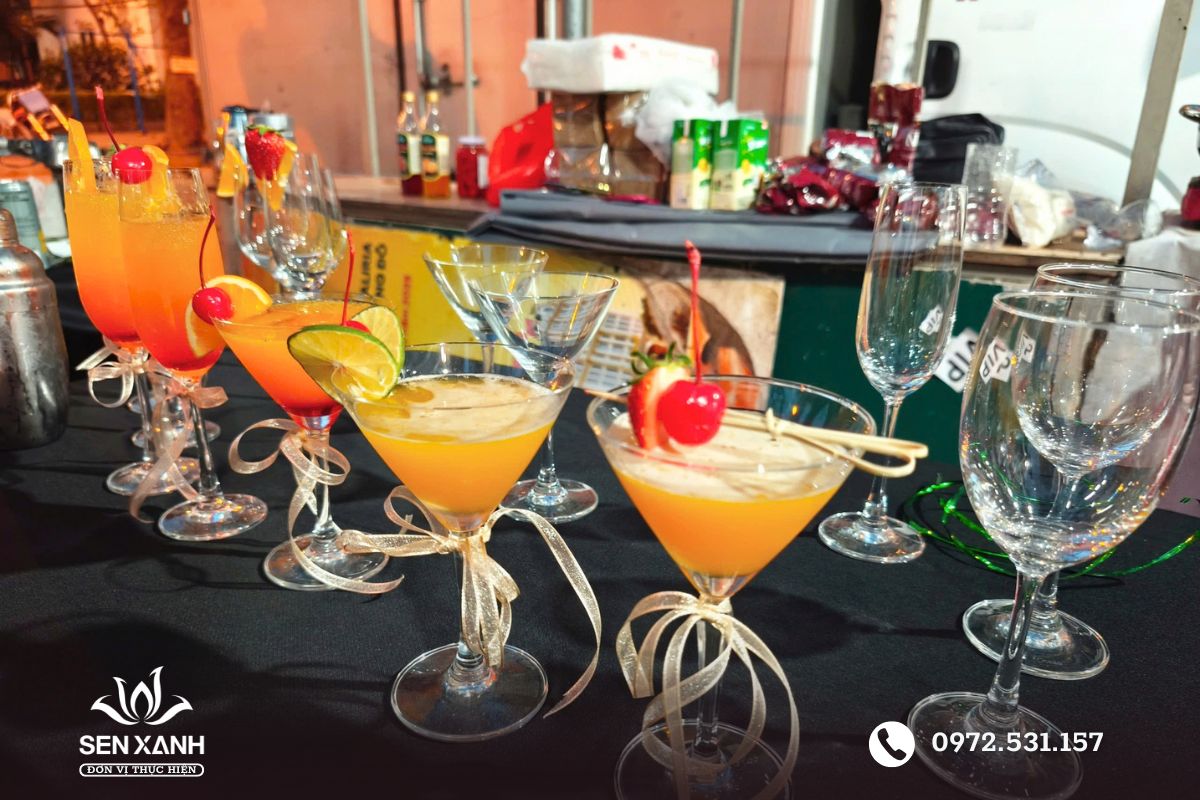 Đồ uống l&agrave; thứ kh&ocirc;ng thể thiếu trong c&aacute;c bữa tiệc buffet