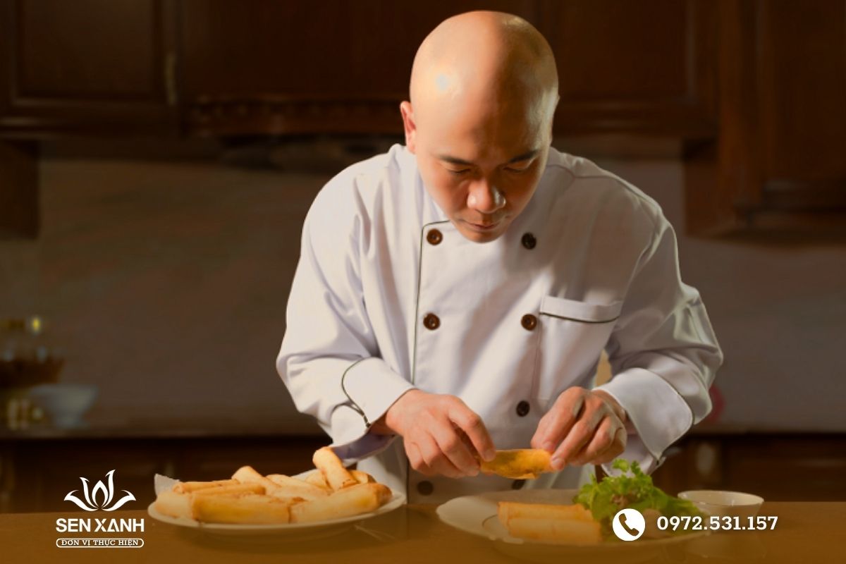 Đội ngũ đầu bếp phục vụ chuy&ecirc;n nghiệp
