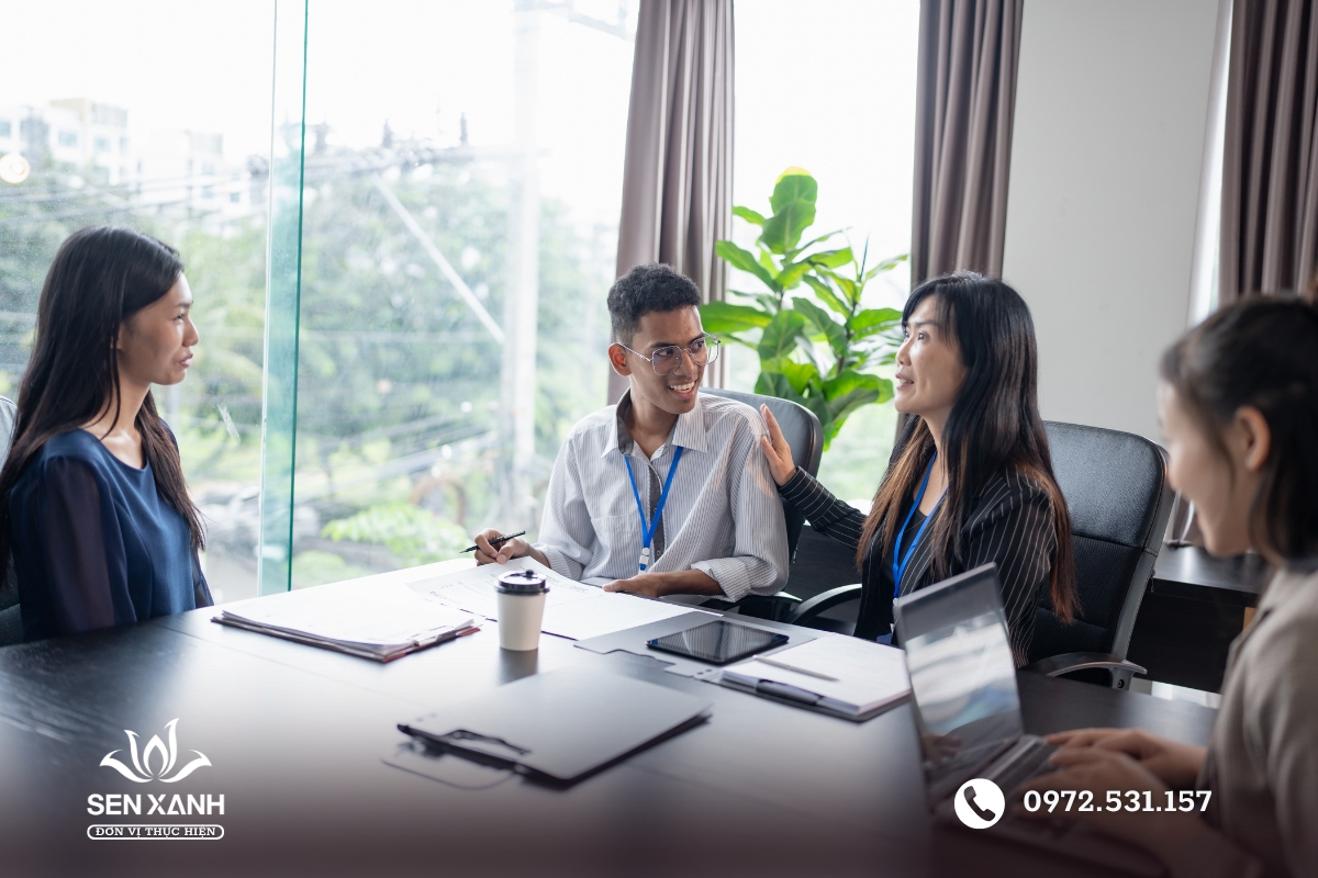 Ph&acirc;n c&ocirc;ng đủ nh&acirc;n sự hỗ trợ tổ chức tiệc