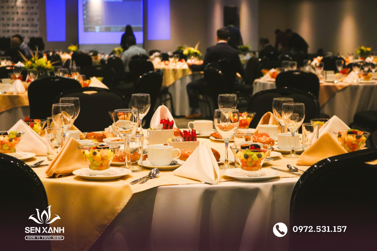 Tiệc finger food sang trọng tri &acirc;n kh&aacute;ch h&agrave;ng