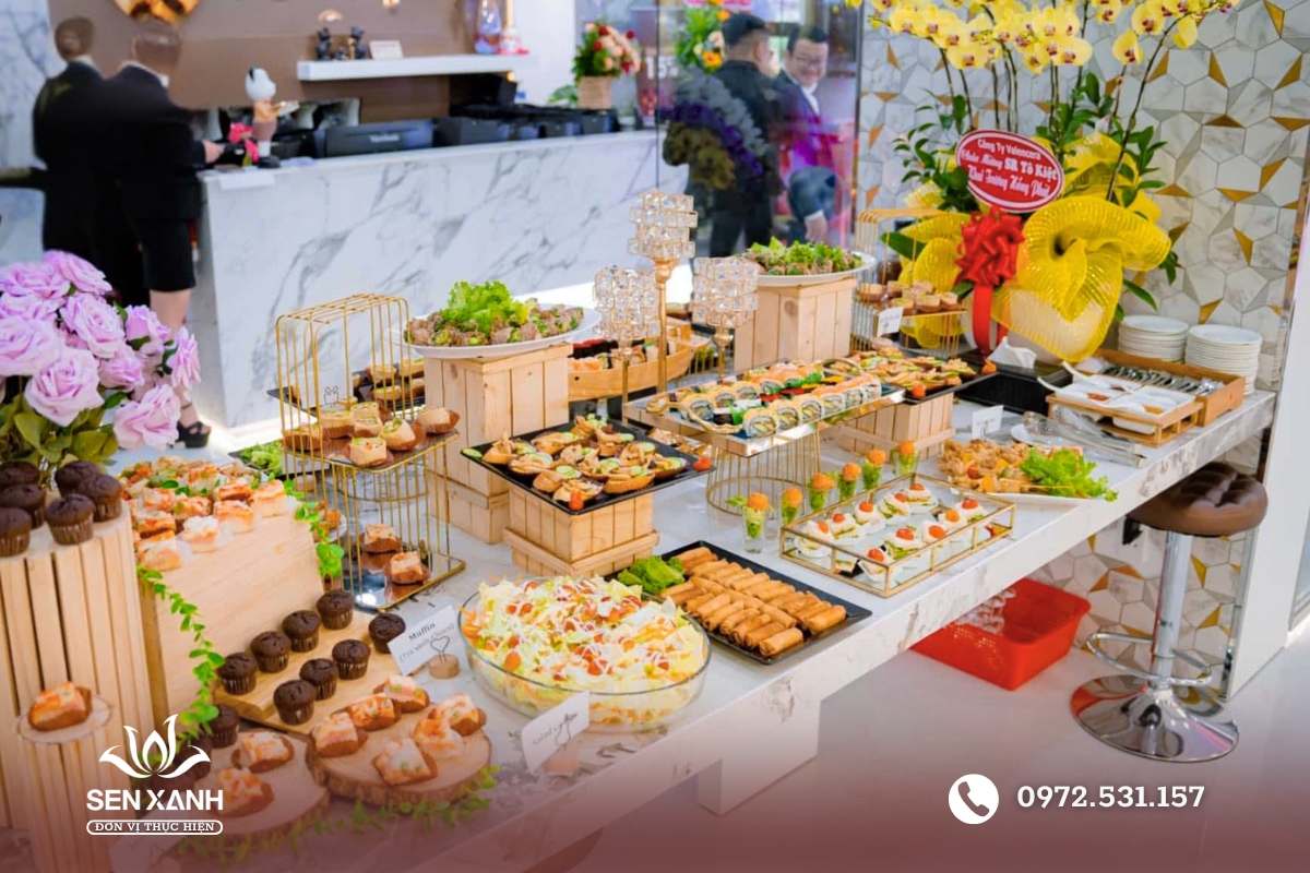 Tiệc finger food trong lễ khai trương