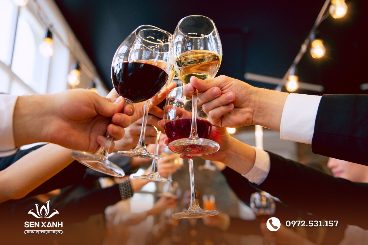 Tổ chức tiệc c&ocirc;ng ty tiết kiệm chi ph&iacute;