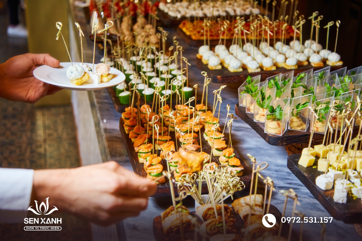 Tổ chức tiệc với thực đơn dạng hấp dẫn