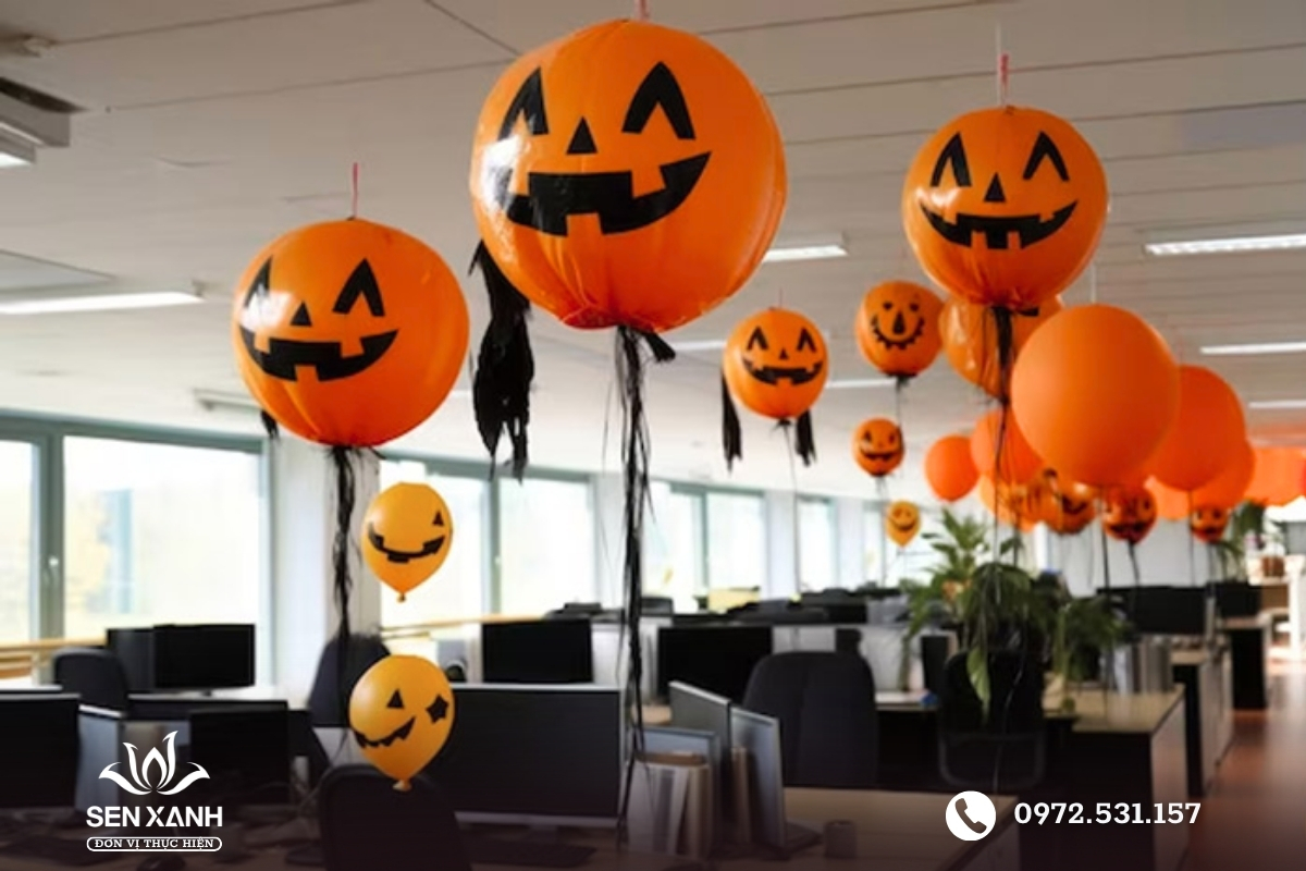 Trang tr&iacute; g&oacute;c l&agrave;m việc Halloween đơn giản m&agrave; cuốn h&uacute;t