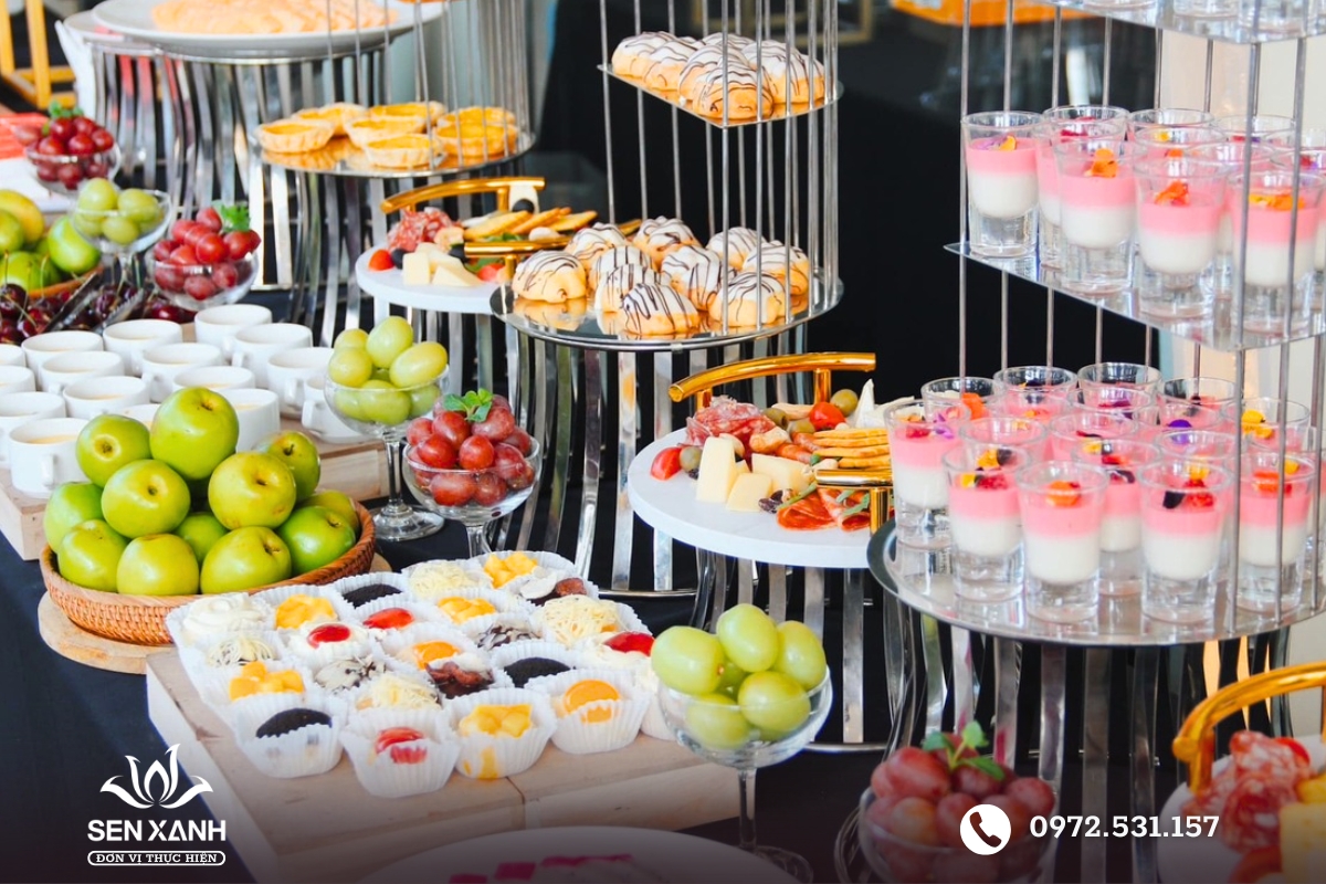 B&agrave;n tiệc teabreak 20-11 được b&agrave;y tr&iacute; tinh tế v&agrave; sang trọng