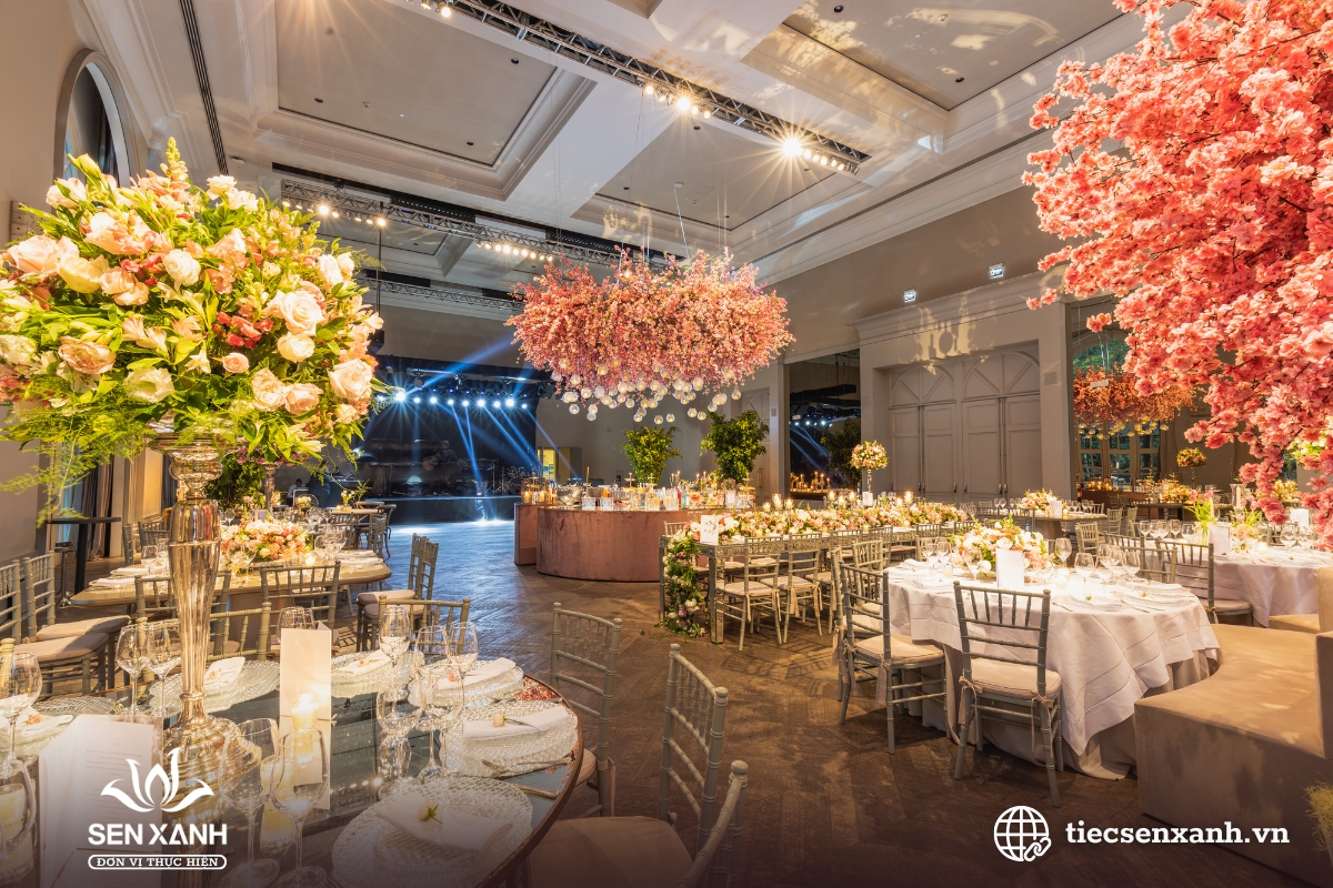 Bố tr&iacute; lối đi rộng r&atilde;i cho tiệc sự kiện tại c&ocirc;ng ty