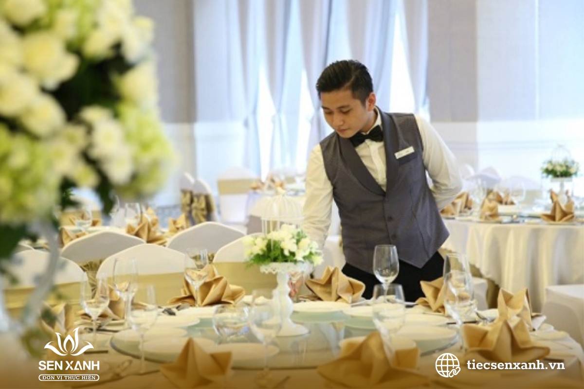 Đội ngũ setup tiệc buffet chuyên nghiệp tại sự kiện Đội ngũ setup tiệc buffet chuyên nghiệp tại sự kiện