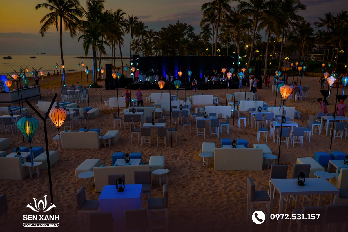 Gala dinner ngo&agrave;i trời tại b&atilde;i biển với &aacute;nh đ&egrave;n lung linh&nbsp;