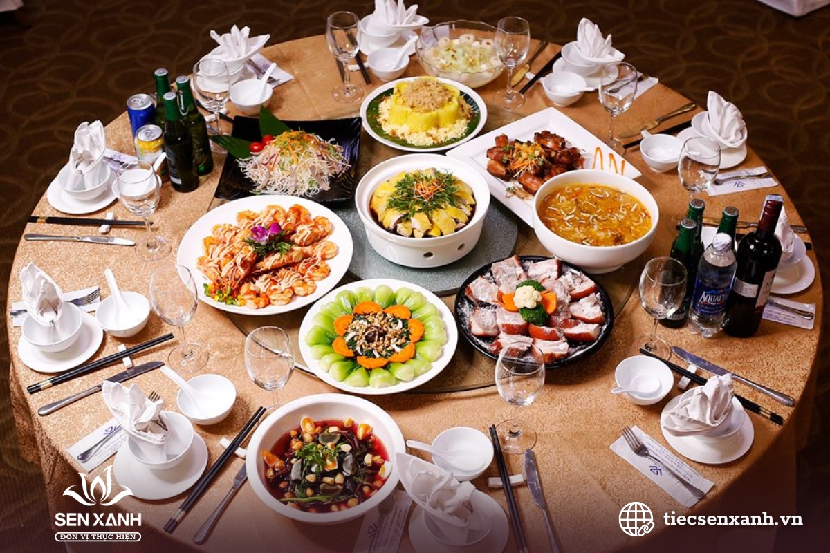 Kh&aacute;ch mời thưởng thức tiệc set menu tại buổi hội thảo