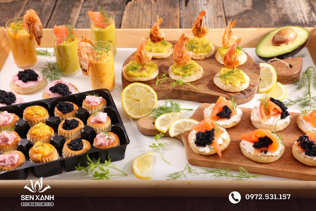 Khay tiệc&nbsp; finger food 20-11 được b&agrave;y tr&iacute; sang trọng.