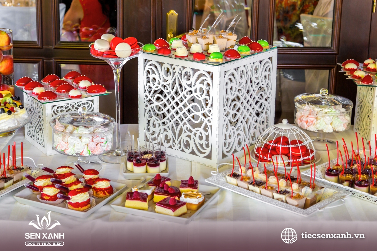 Kh&ocirc;ng gian tiệc teabreak tạo cảm gi&aacute;c gần gũi v&agrave; tinh tế