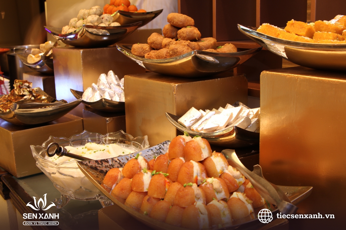 Kh&ocirc;ng gian tiệc teabreak tinh tế n&acirc;ng cao trải nghiệm sự kiện