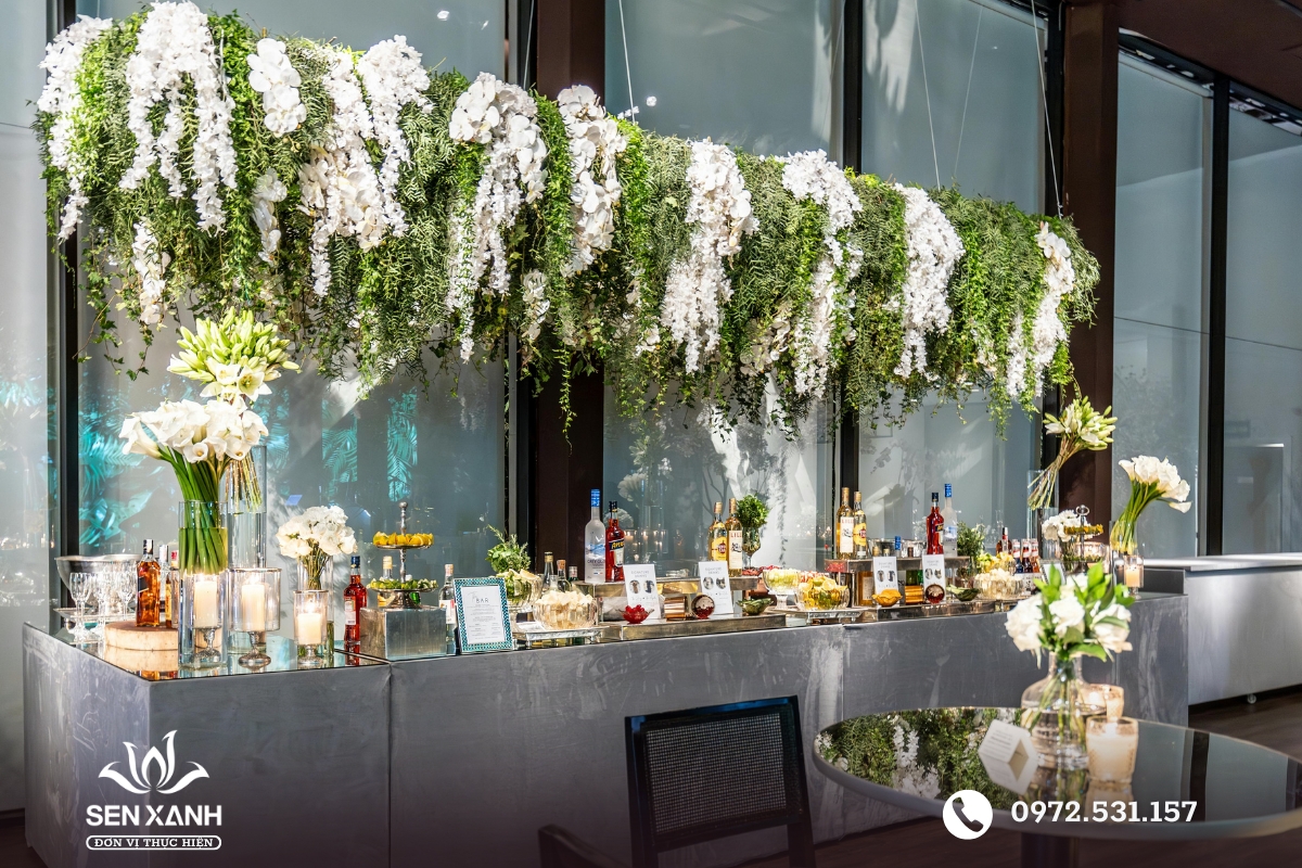 Kh&ocirc;ng gian tiệc tr&agrave; 20-11 được trang tr&iacute; nhẹ nh&agrave;ng