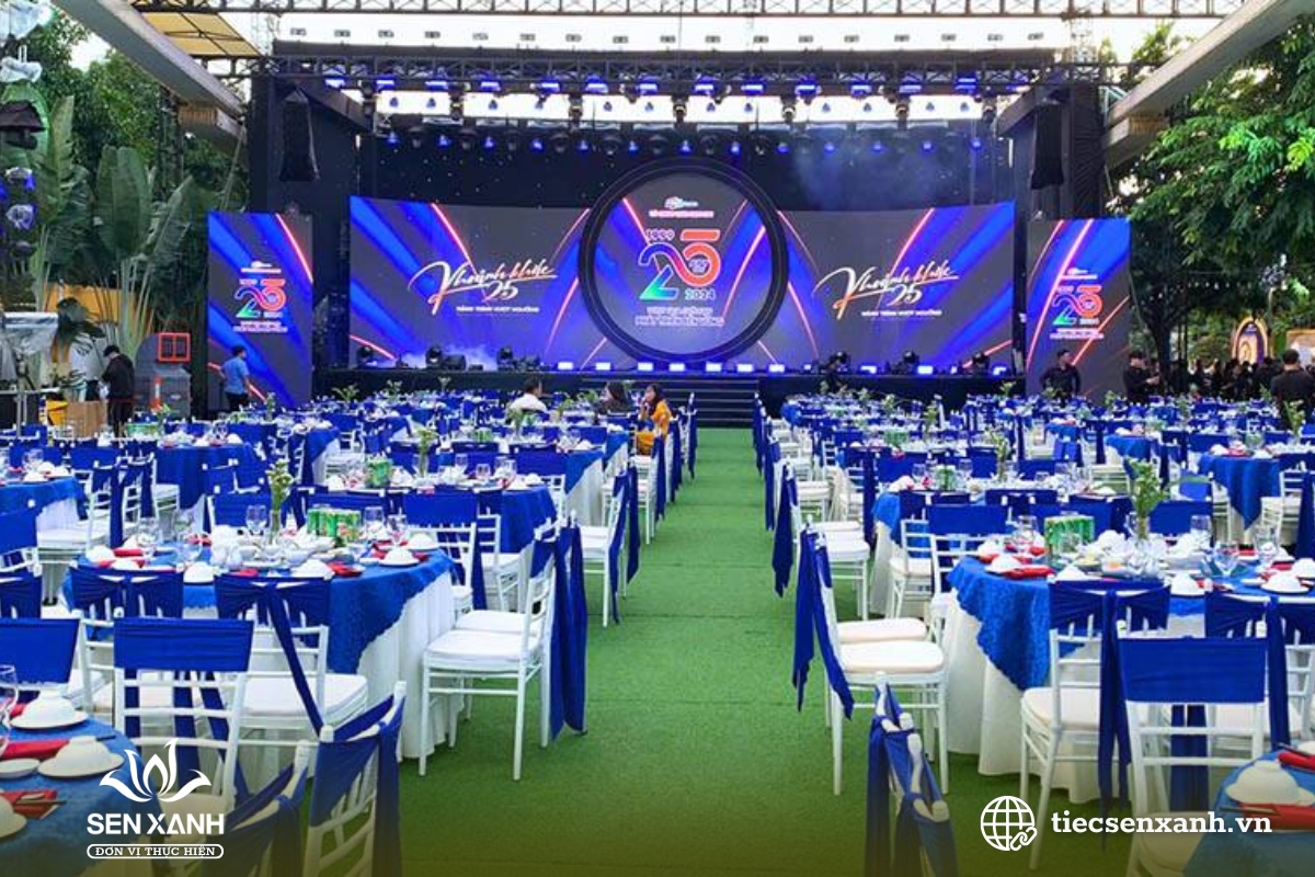 Sự kiện ngo&agrave;i trời với quy m&ocirc; lớn