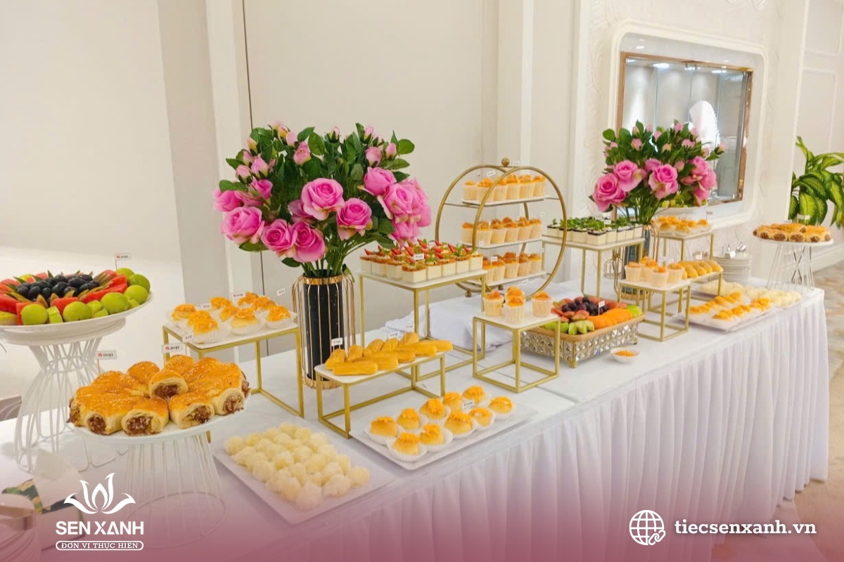 &nbsp;Thực đơn teabreak phong ph&uacute;, tr&igrave;nh b&agrave;y tinh tế trong sự kiện gala.