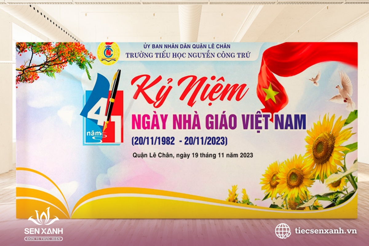 Tiệc 20-11 được trang tr&iacute; với backdrop tri &acirc;n tinh tế