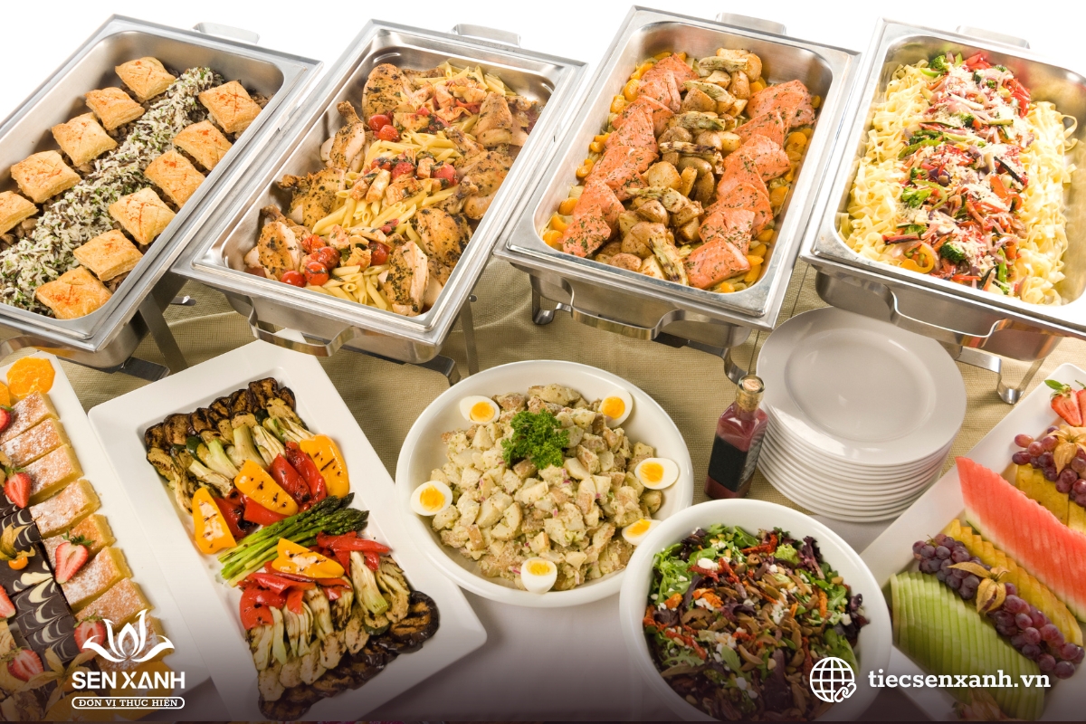 Tiệc buffet cưới sang trọng v&agrave; đầy m&agrave;u sắc