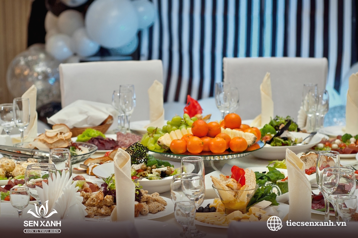Tiệc buffet đa dạng trong buổi tiệc hội nghị