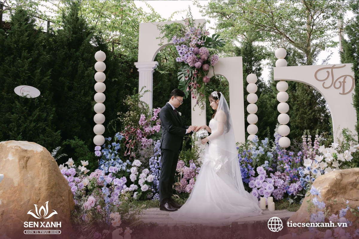 Tiệc cưới với concept thi&ecirc;n nhi&ecirc;n mộc mạc