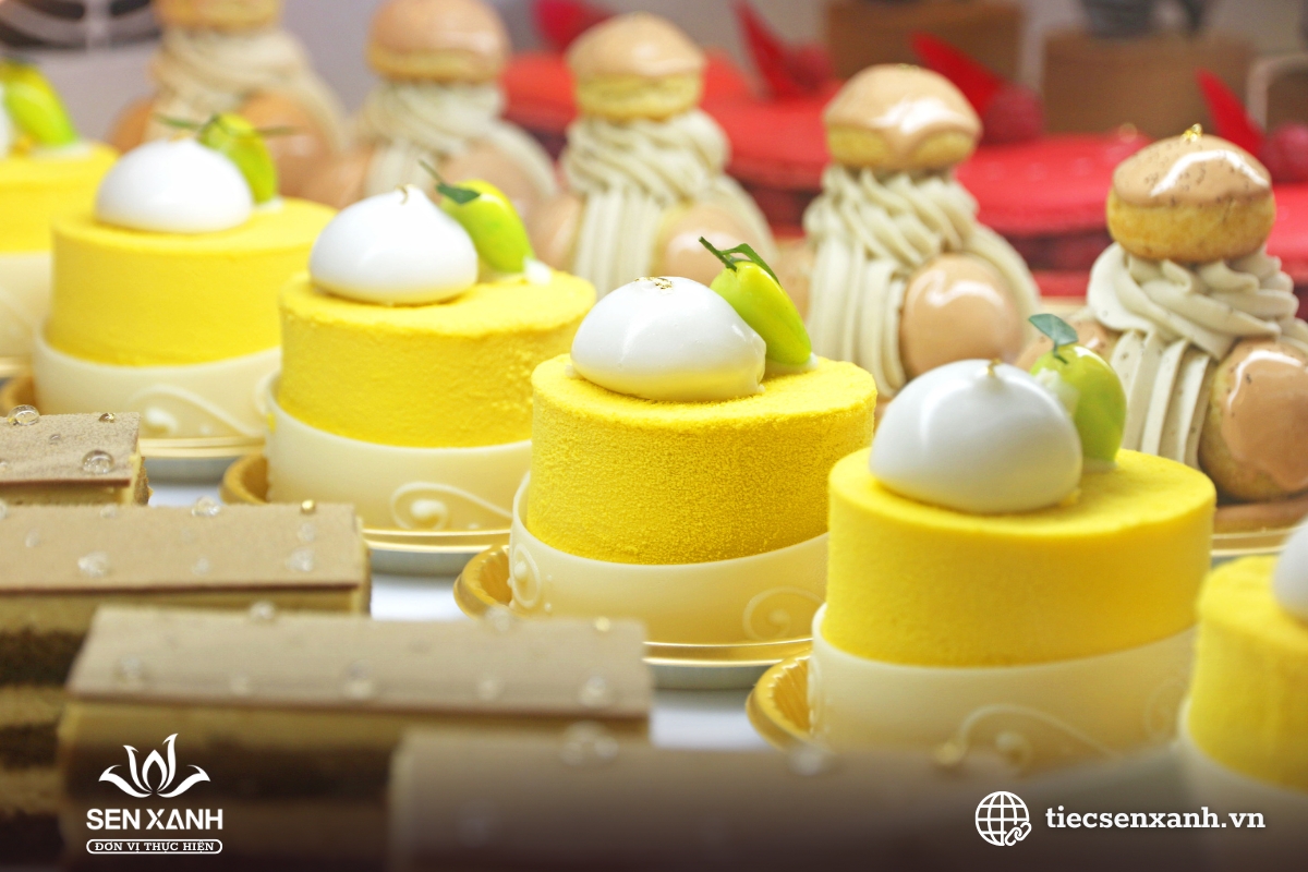 Tiệc teabreak cao cấp với b&aacute;nh mousse tr&aacute;i c&acirc;y