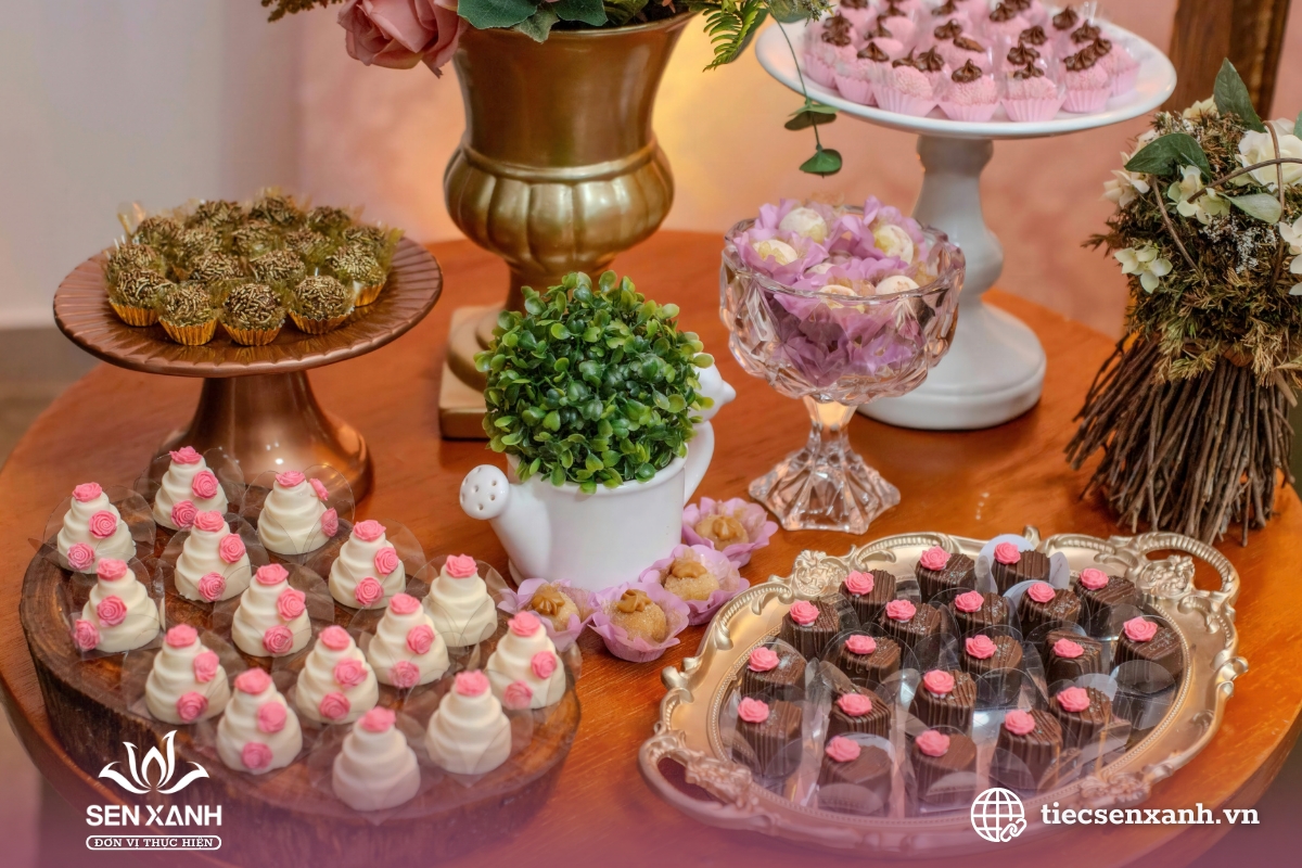 Tiệc tea break được trang tr&iacute; tinh tế&nbsp;