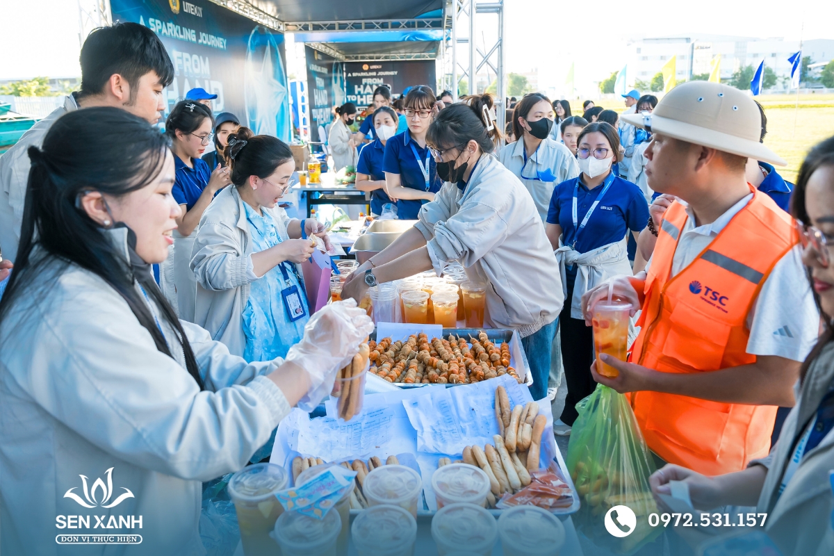 Tiệc teabreak ngoài trời trong khuôn viên công ty Tiệc teabreak ngoài trời trong khuôn viên công ty